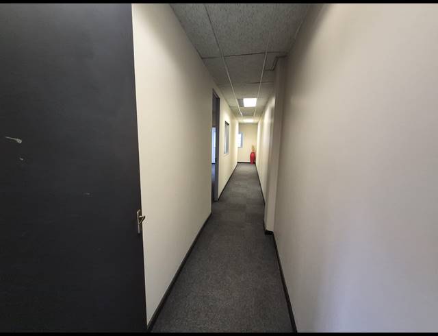 348M² OFFICE TO LET IN BRUMA
